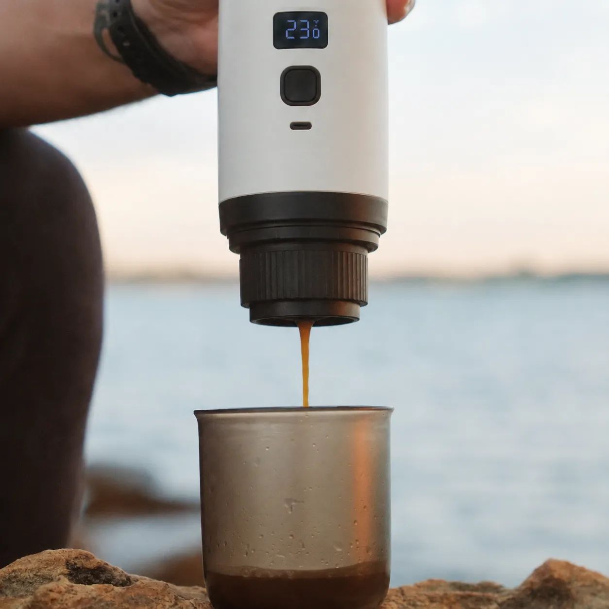 Montresso prijenosni espresso aparat za čist i autentičan okus kave